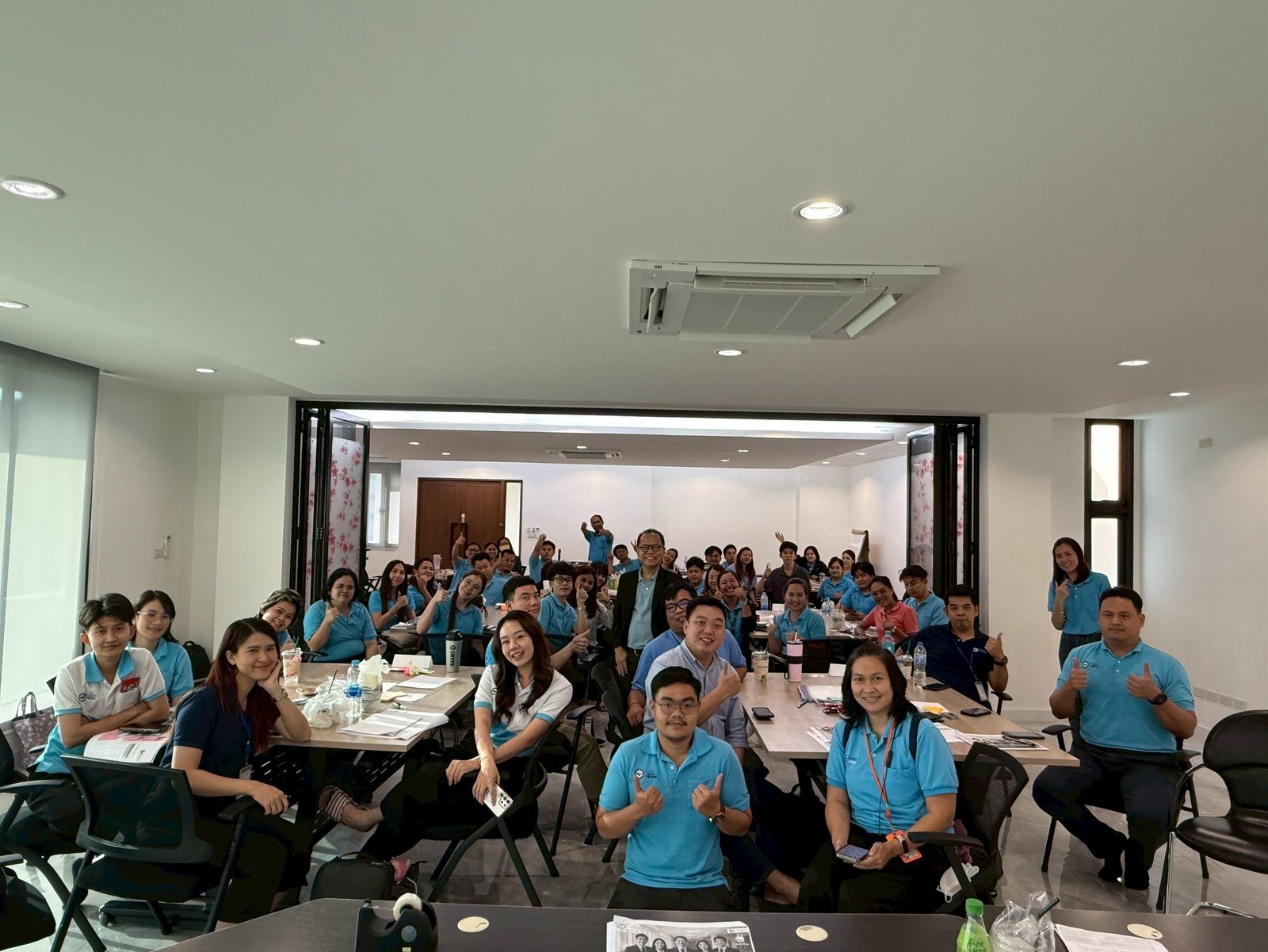 LINE_ALBUM_อบรม กลยุทธ์การขายฯ 7668_250608_79
